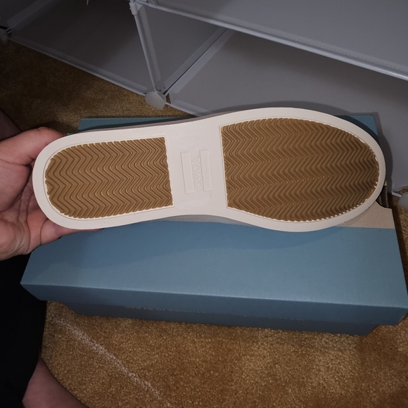 NWT Paxton TOMS - Picture 5 of 7